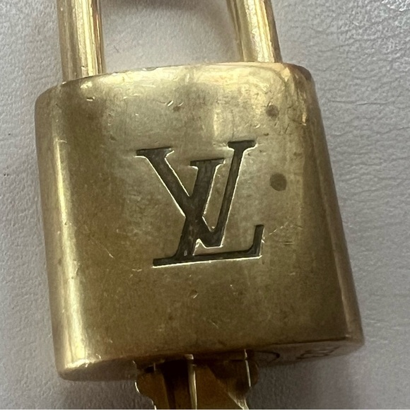 Louis Vuitton Mens Padlock & Key Necklace Pendant Bag Luggage Charm #323 - Picture 7 of 9